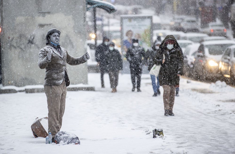Ankara’da kar yağışı akşam saatlerinde etkisini artırdı