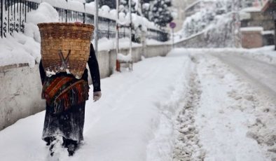 Rize’de kar dolayısıyla bir çok köy yolu ulaşıma kapandı