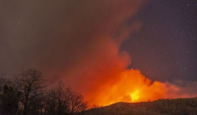 İtalya’da Etna Yanardağı lav püskürtmeye başladı