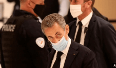 Sarkozy’ye “yolsuzluk” suçundan 3 yıl hapis cezası verildi