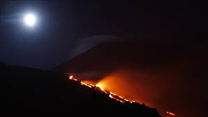 Japonya’nın güneybatısındaki Sakurajima Yanardağı’nda patlama oldu