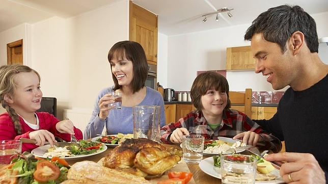 Akşam yemeğini ailesiyle yiyen çocukların dijital bağımlılığı daha az