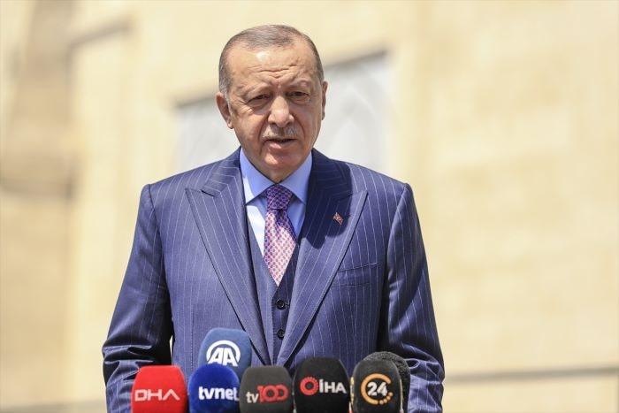 Erdoğan, cuma namazının ardından soruları yanıtladı