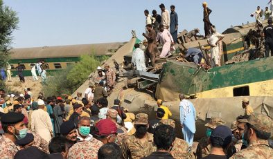 Pakistan’da tren kazası: 62 ölü, 100 yaralı