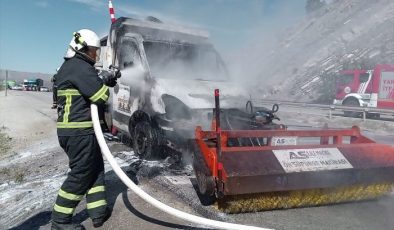 Kırıkkale’de yanan yol süpürme aracı hasar gördü