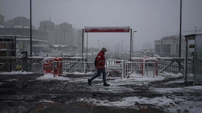 İstanbul’da kar yağışı sonrası bazı bölgelerde beyaz örtü oluştu