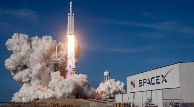 SpaceX, 49 uyduyu daha yörüngeye yerleştirdi