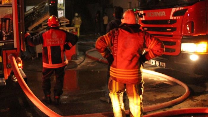 Ataşehir’de bir binanın 7. katında yangın çıktı