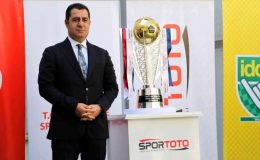 Trabzonspor’un şampiyonluk kupası, TFF yetkililerine teslim edildi