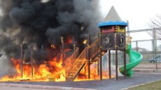 Kayseri’de oyun parkı yangında kullanılamaz hale geldi