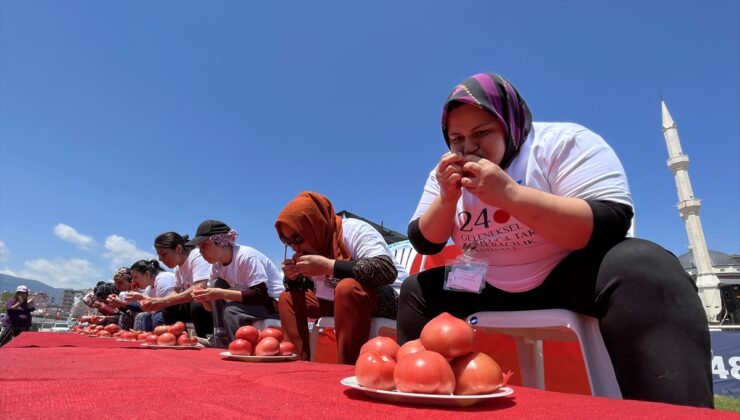 Antalya’da kadınlar domates yeme ve kasa taşıma yarışmasında mücadele etti