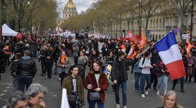 Fransa’da hükümetin emeklilik reformu için kritik gün