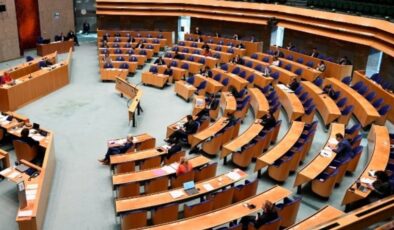 Hollanda Parlamentosu’nda şüpheli paket alarmı